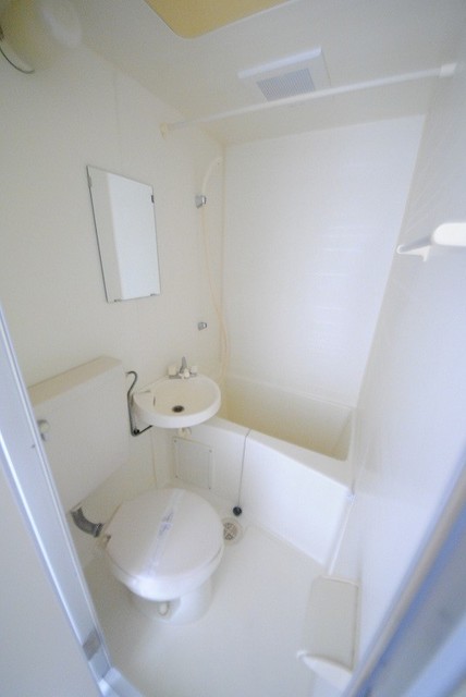 バス・シャワールーム　写真は３０５号室