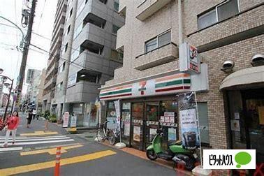 コンビニ　セブンイレブン根津駅前店（コンビニ）まで262m