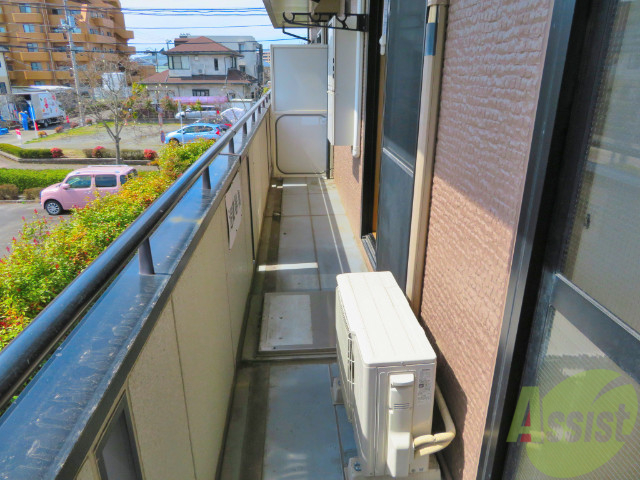 バルコニー　洗濯物がたくさん干せるバルコニーで嬉しいですね。