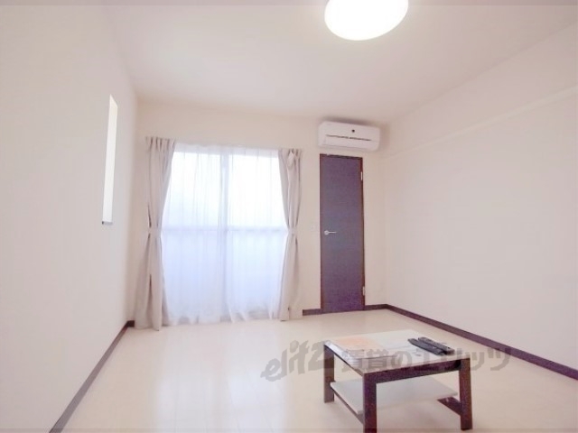 居室・リビング　８．１帖のお部屋です。