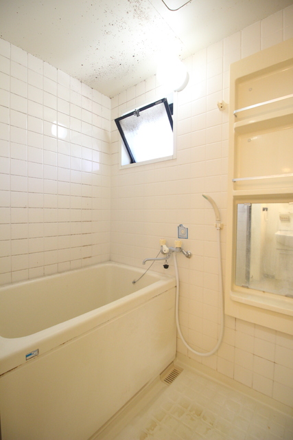 バス・シャワールーム　☆換気窓付き浴室☆