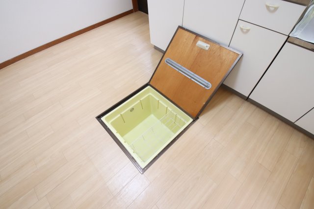 収納　床下収納