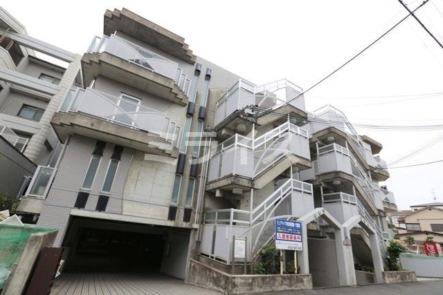 建物外観　落ち着いた雰囲気の外観です