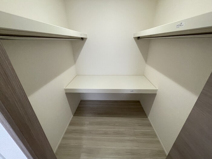 収納　ウォークインクローゼットなので収納豊富です☆