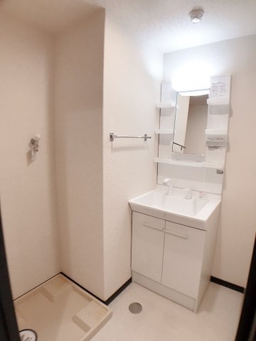 洗面設備　シャンプードレッサー付独立洗面台