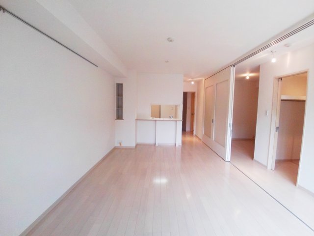 その他　【マチュリティ小石川】南向き１１．７帖のリビングダイニング