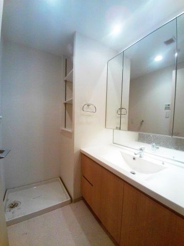 洗面設備　【マチュリティ小石川】三面鏡つき独立洗面台