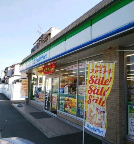 コンビニ　ファミリーマート 名西名塚町店（コンビニ）まで306m