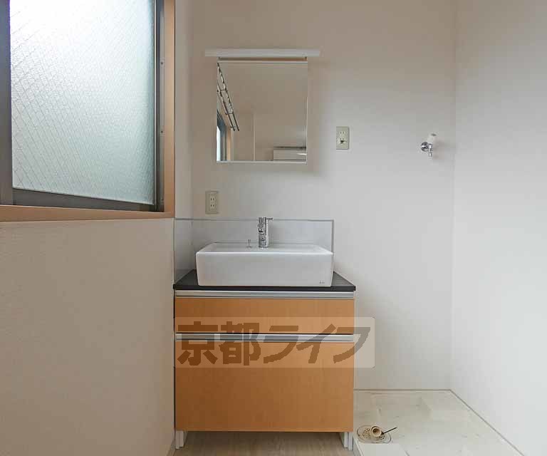 洗面設備　独立洗面台です