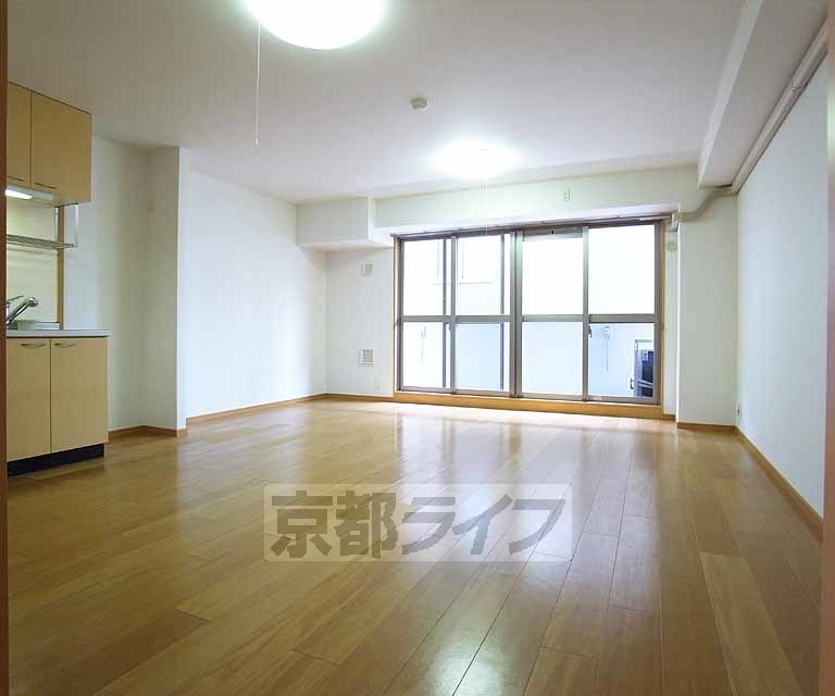 居室・リビング　開放感のある広々したリビングです。