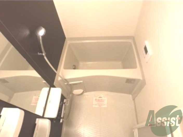 バス・シャワールーム　浴槽付きのお風呂です。ここで一日の疲れを癒しましょう。