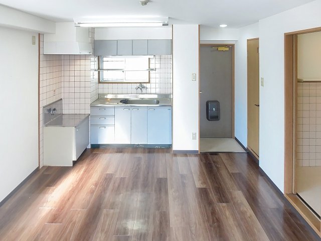 居室・リビング　現況が相違する場合は現況を優先致します。2025年12月撮影