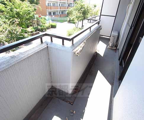 バルコニー　広々としたベランダです。