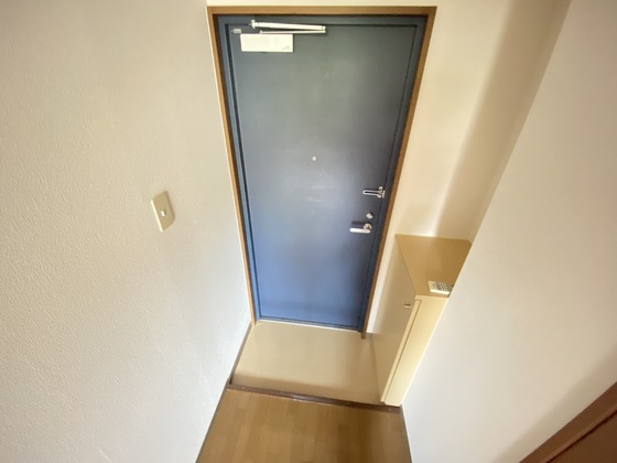 玄関　※別号室の写真です