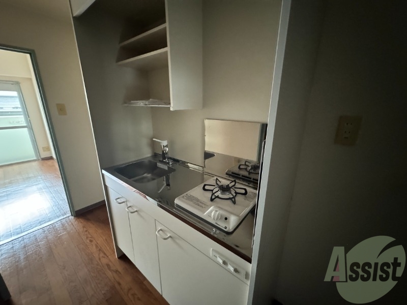 キッチン　キッチンは作業台もあり広めなので使いやすそうですね。