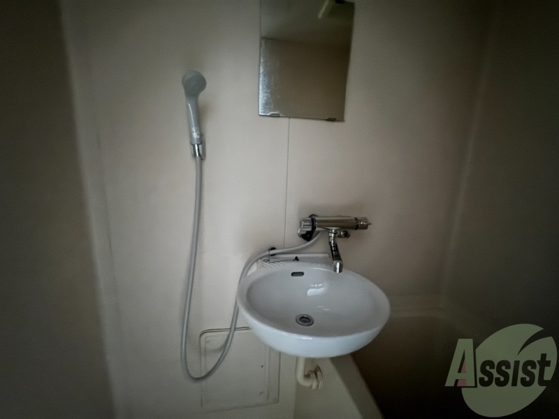 洗面設備　洗面台は浴室にあります。掃除がしやすそうですね。