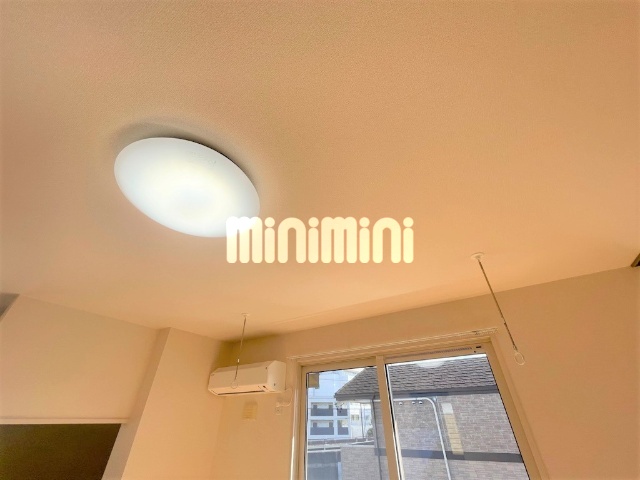 その他設備　室内ポール掛けがあるので雨の日もお洗濯が干せます！