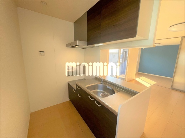 キッチン　作業スペースの広いキッチンスペース