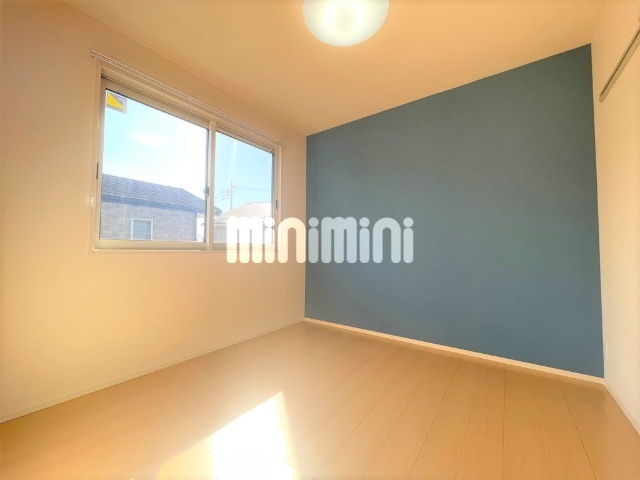 その他　南側の洋間です。ＬＤＫと併せての利用も可能です。