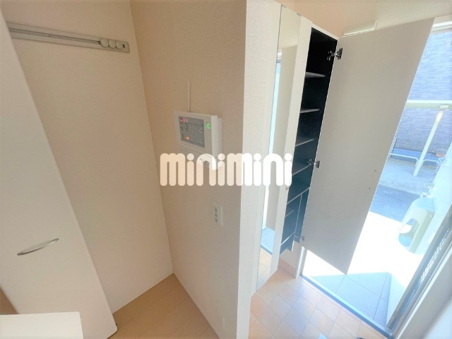 玄関　たっぷり入る下駄箱収納！