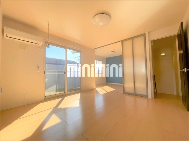 その他部屋・スペース　擦りガラス風の扉でおしゃれに空間を分けれますね！