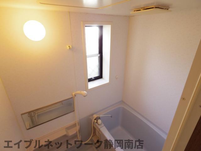 バス・シャワールーム　お風呂で日々の疲れを落としましょう