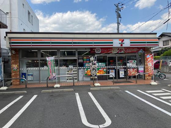 コンビニ　セブンイレブン広島コイン通り店（コンビニ）まで221m