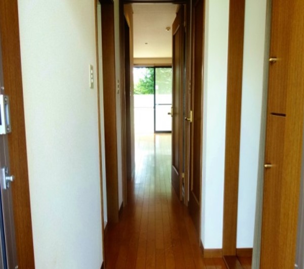 玄関　※別号室の参考写真です
