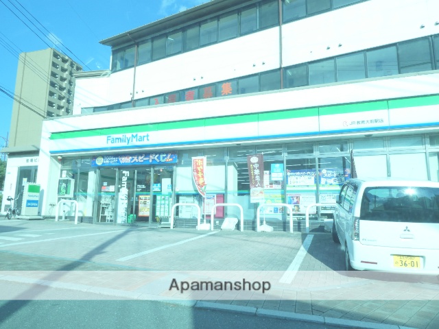 コンビニ　ファミリーマート（コンビニ）まで722m