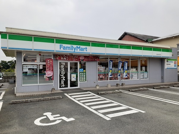 コンビニ　ファミリーマート（コンビニ）まで1200m