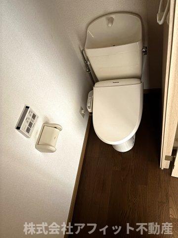 トイレ　温水洗浄暖房便座