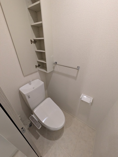 トイレ　温水洗浄便座