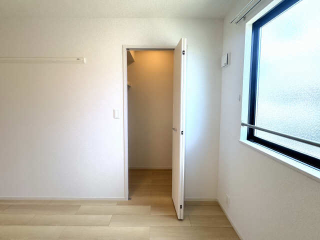 収納　ウォークインクローゼット（北洋室）