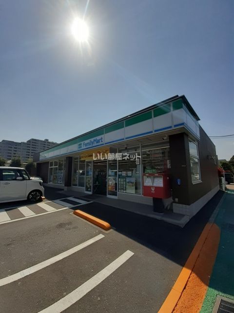 コンビニ　ファミリーマート　杉並人見街道店（コンビニ）まで585m