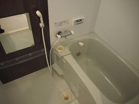 バス・シャワールーム　追い炊き付