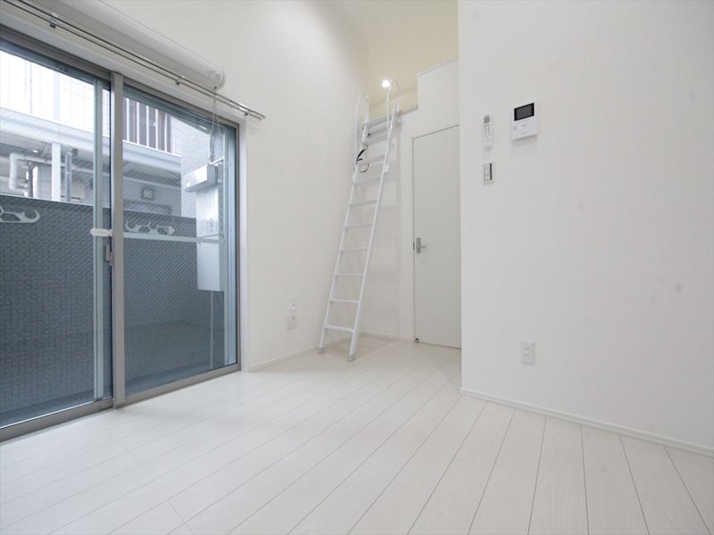 バルコニー　洋室5.4帖　ロフト4.6帖（収納でも使えます）