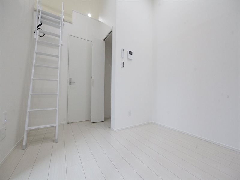 居室・リビング　洋室5.4帖　ロフト4.6帖（収納でも使えます）