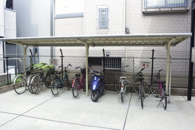 その他　屋根付き駐輪場あります!!