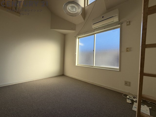 居室・リビング　ロフト付きの洋室です！