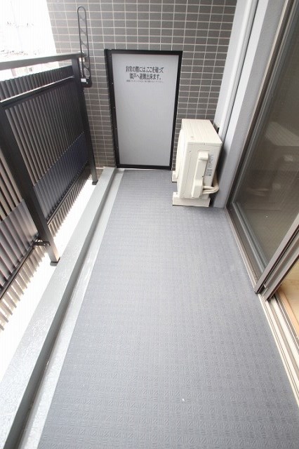 バルコニー　同物件別室