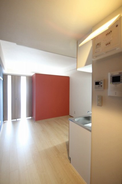 居室・リビング　同物件別室