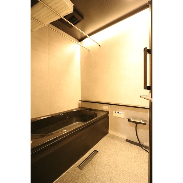 バス・シャワールーム　高級感あるバスルーム