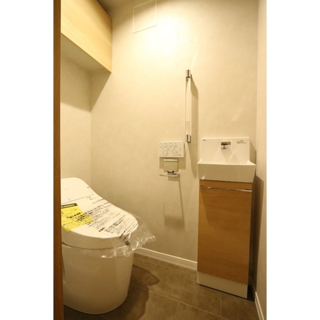 トイレ　上部収納＆手洗い器付き◎