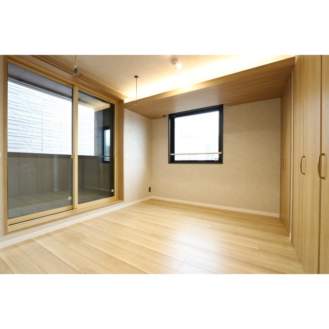 その他部屋・スペース　間接照明付きの約７．６帖の洋室