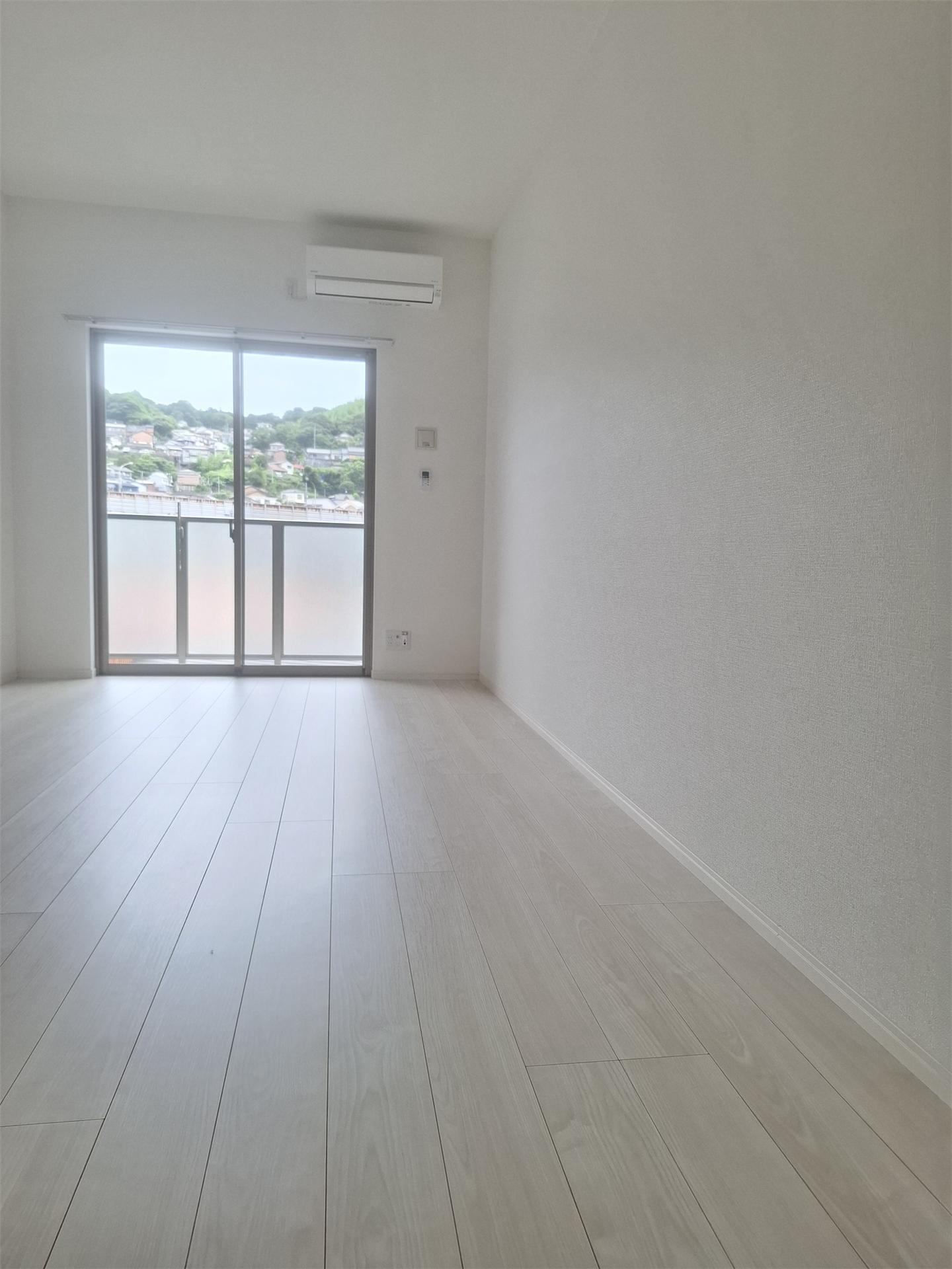 収納　洋室　写真は反転同タイプ別部屋の写真