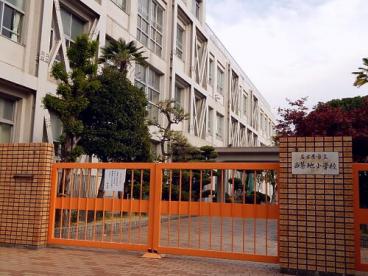 小学校　名古屋市立西築地小学校（小学校）まで358m