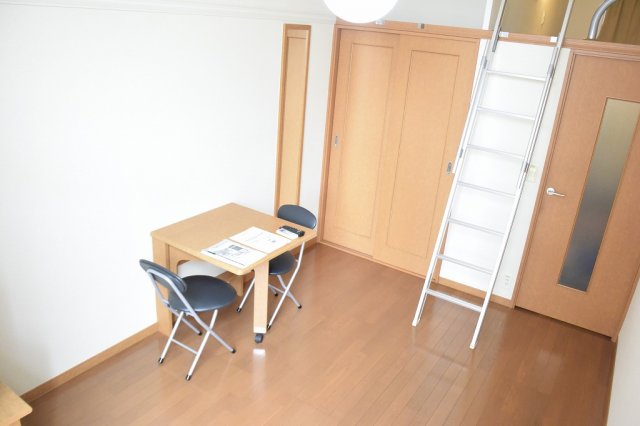 居室・リビング　クローゼットとロフトを活用してお部屋を広々使いましょう