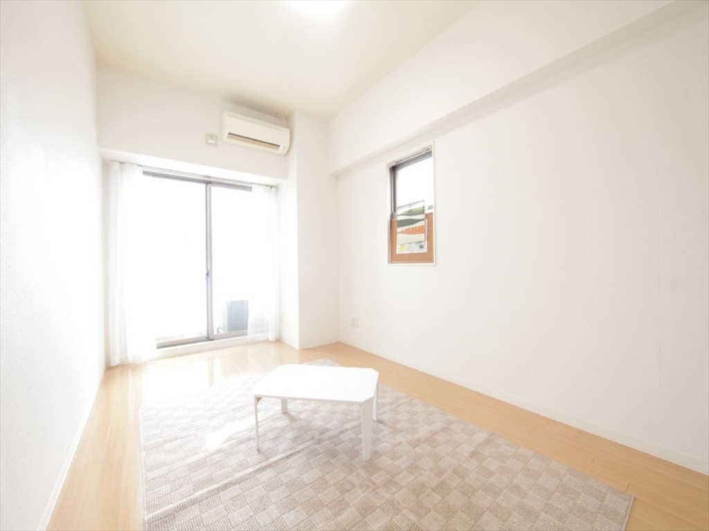 その他部屋・スペース　洋室8帖　エアコン完備　南面バルコニー