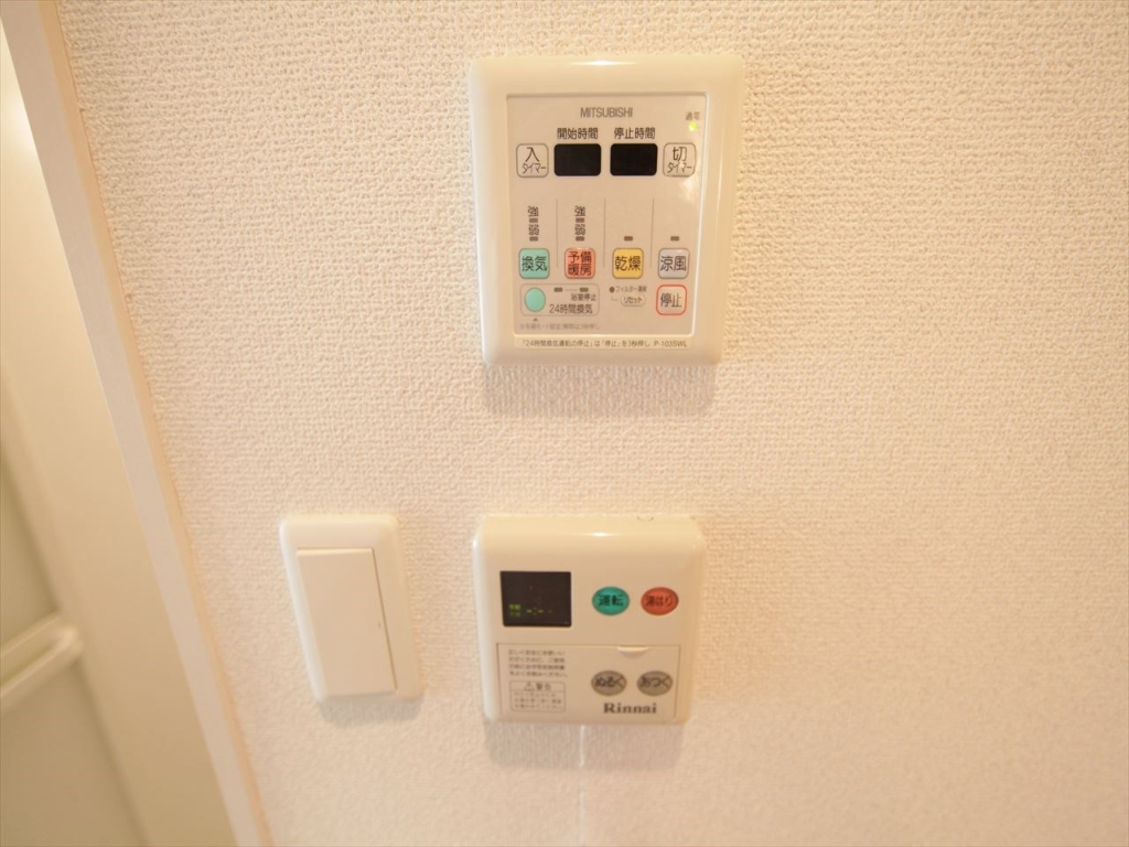 その他設備　浴室暖房乾燥機付き