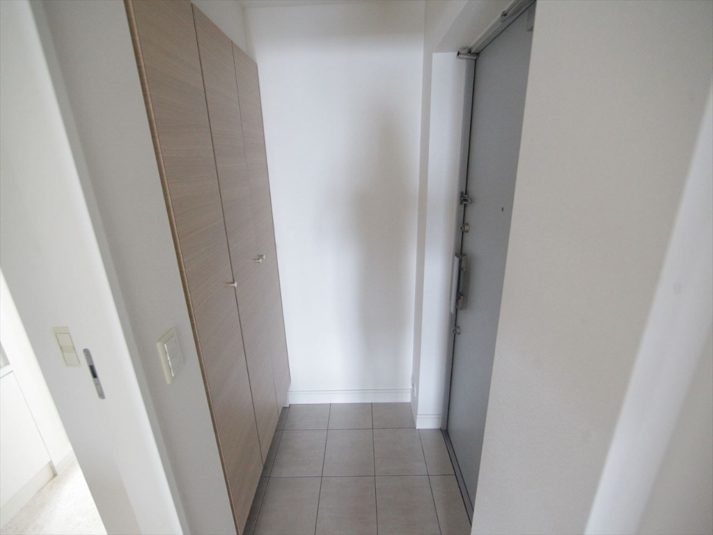 玄関　玄関　シューズボックス付（収納充実してます）